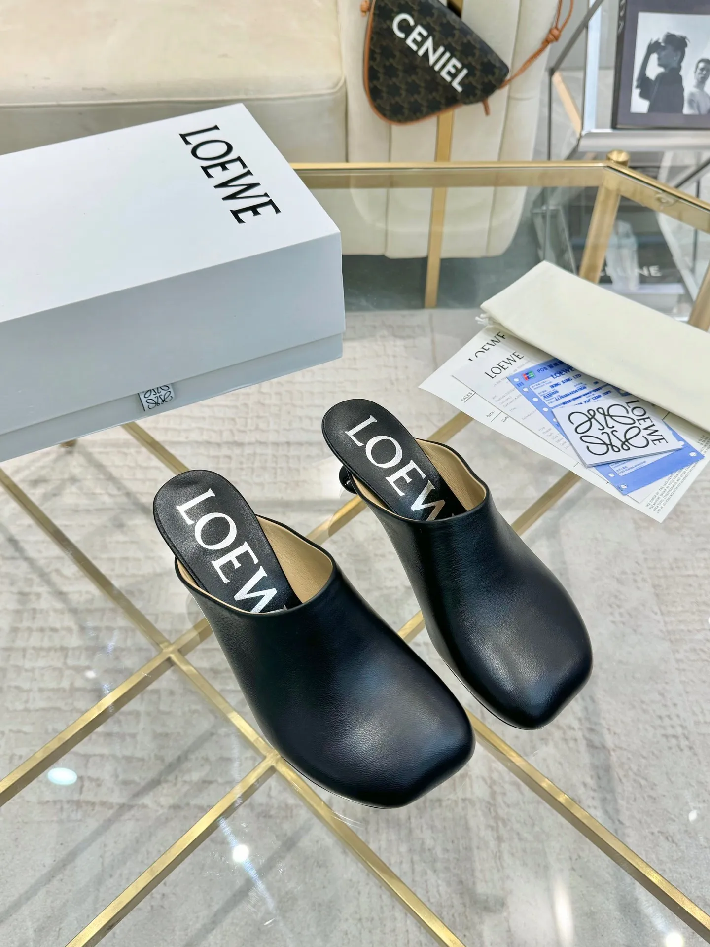 👟👟Ex-factory price 640👟👟 LOEWE‼ ️ New arrival‼ ️Imported genuine leather sole Loewe 2024/aw early spring latest catwalk color diamond series catwalk style 😘😘😘 Upper: imported super soft sheepskin lining: imported water-dyed sheepskin Outsole: original molded injection molded leather outsole Heel: original molded 1:1 Heel height: 5.5cm Size: 35-39 (40/41/42/43 custom-made, non-refundable)